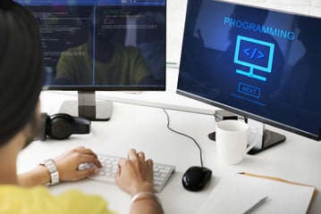In-House vs Outsourcing Software Development