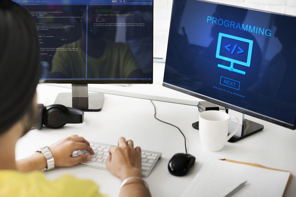 In-House vs Outsourcing Software Development